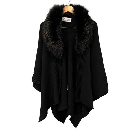LA FIORENTINA Rib Ruana With Faux Fur Collar In Black (O/S) - Picture 3 of 9
